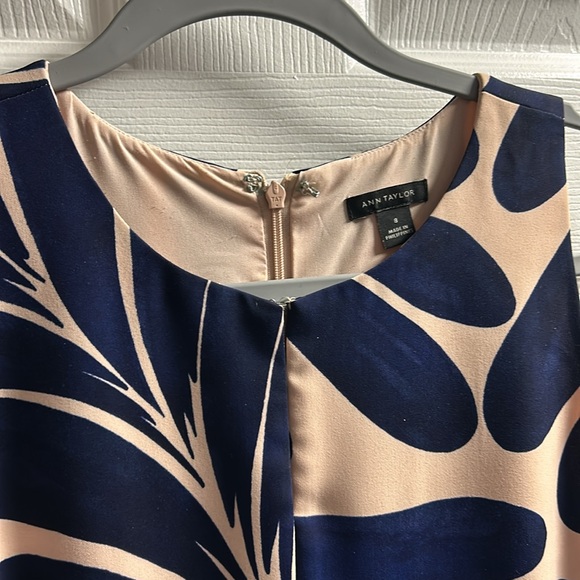 Beautiful print sleeveless dress with detailing at the waist - Picture 3 of 6